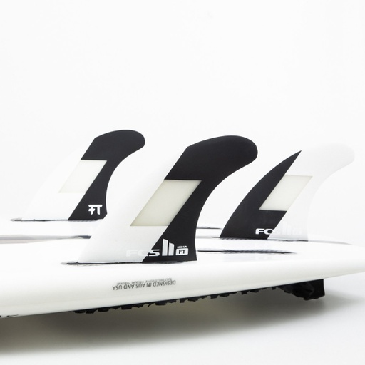 [FFTM-PC04-MD-TS-R] FCS II FT PC MEDIUM OFF WHITE/BLACK TRI RETAIL FINS